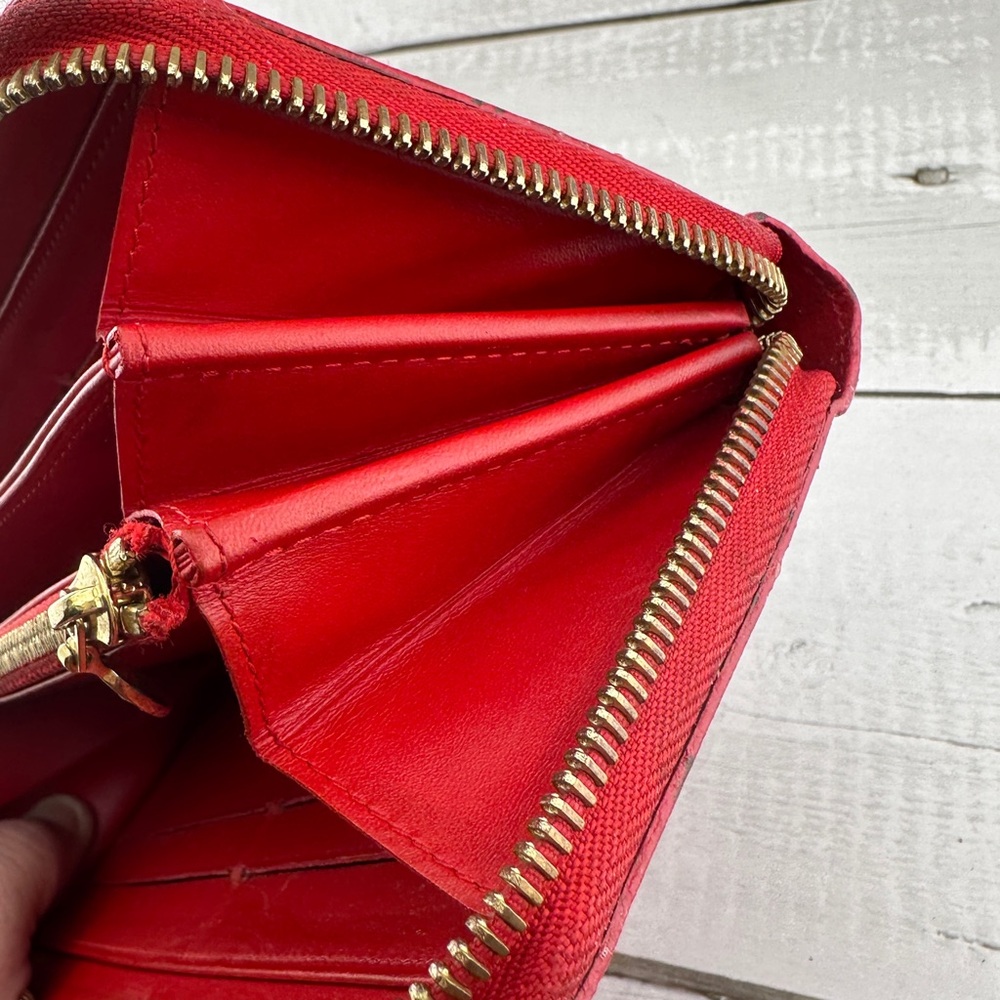 AUTHENTIC Louis Vuitton Vernis Zippy. Color:Red. - Picture 4 of 16